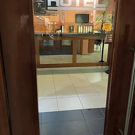 Jonquera Отель 3*