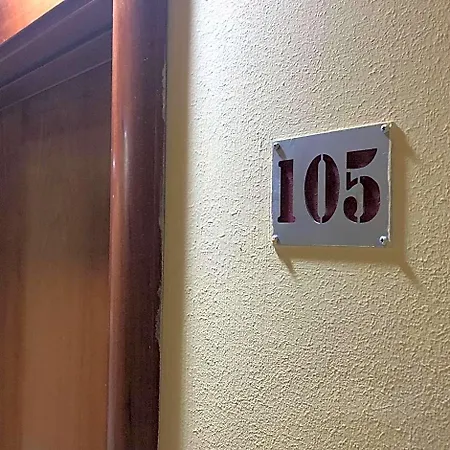 Jonquera Отель
